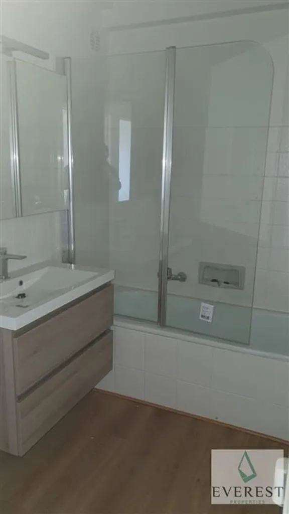 Bathrooms - Château Apartment with Terraces in Walzin