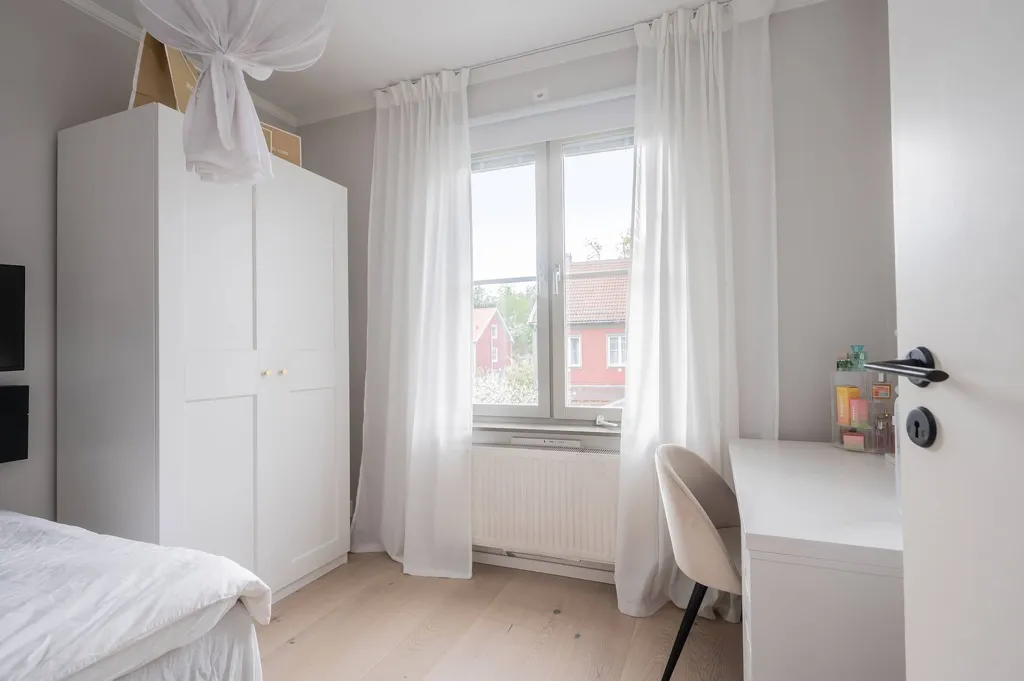 Magamistoad - Terraced House with Garden in Tullinge