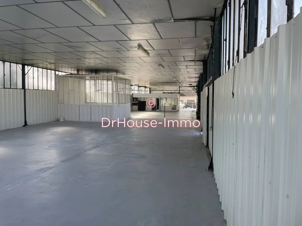 Rooms - Commercial Workshop with Parking in Gond-Pontouvre