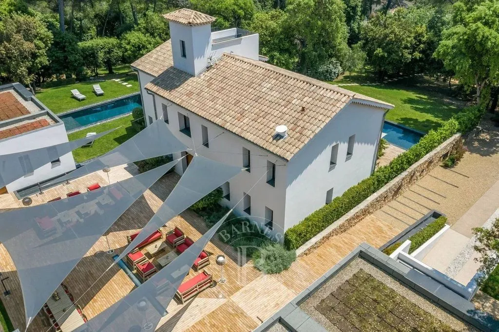 Vue aérienne - Villas Modernes avec Vue sur la Mer à Cannes
