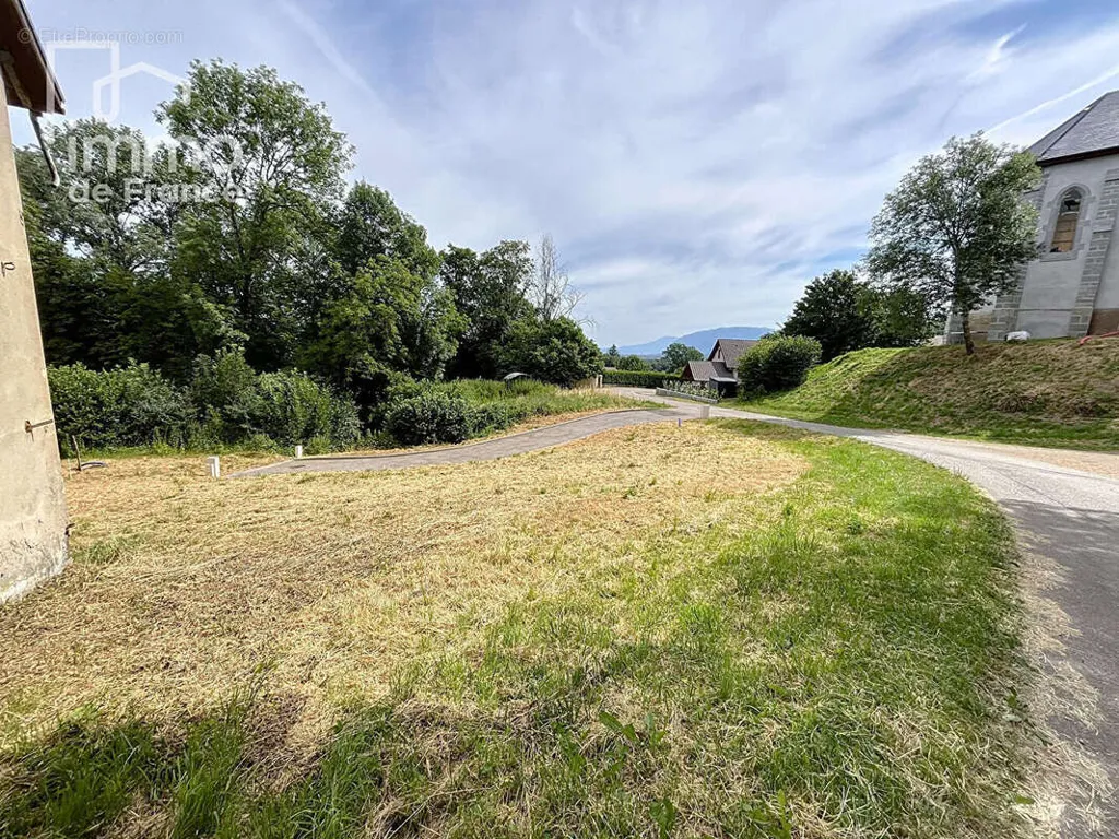 Aed - Constructible Plot with Garden in Vers