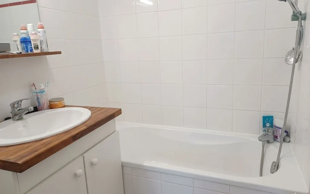Salles de bain - Appartement T2 avec Balcon à Saint-Brieuc