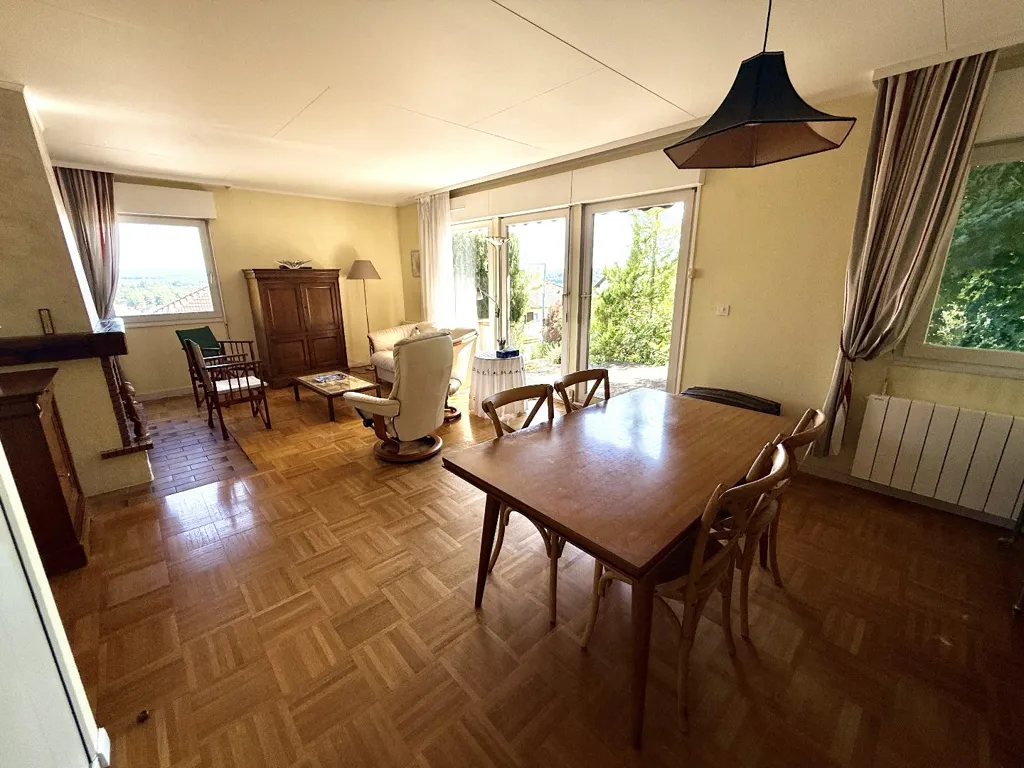 Dining Room - 7-Piece House with Garden in Essert