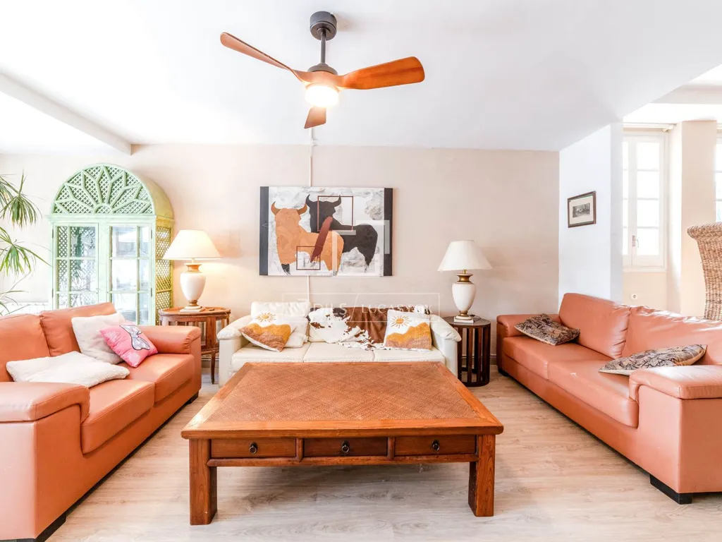 Elutuba - Six-Bedroom House with Pool in Levantina