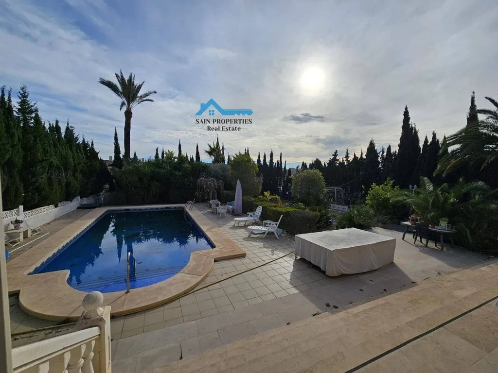 Bassein - Luxury Villa with Pool in Colonia Escandinavia