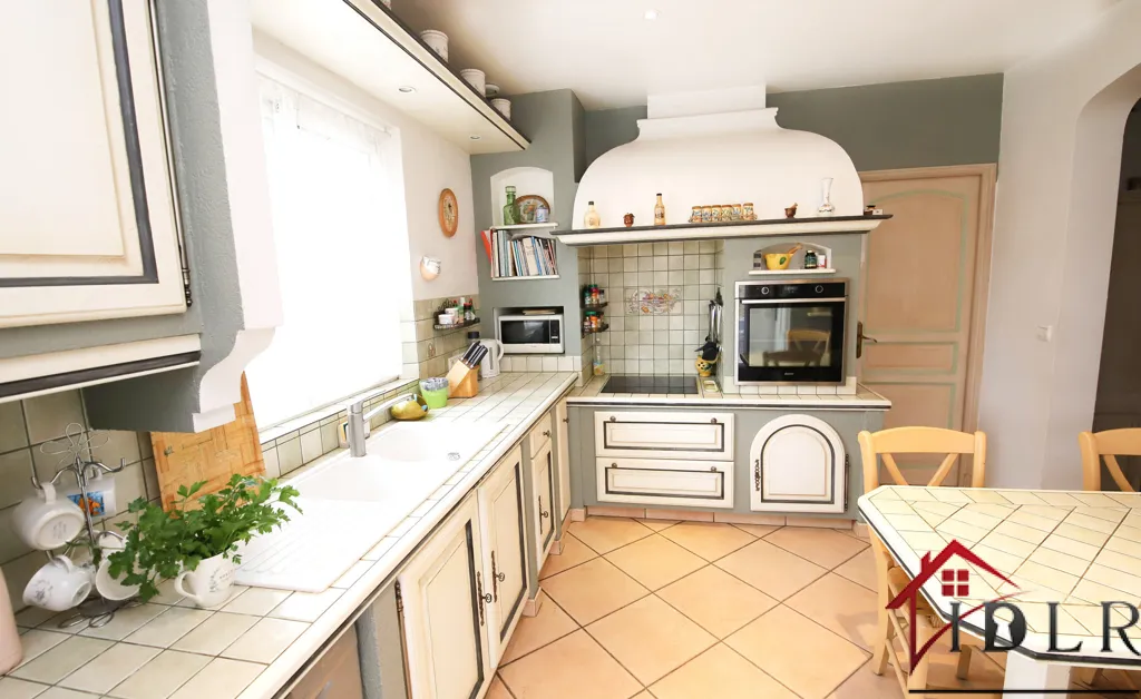 Cuisine - Villa Contemporaine avec Piscine à Pierrefeu-du-Var