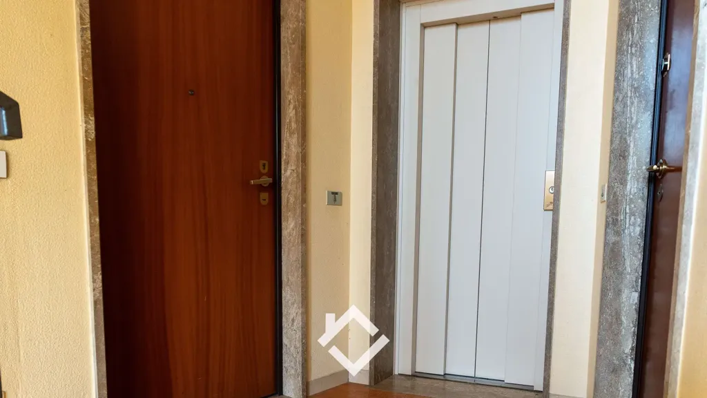 hallway_entrance