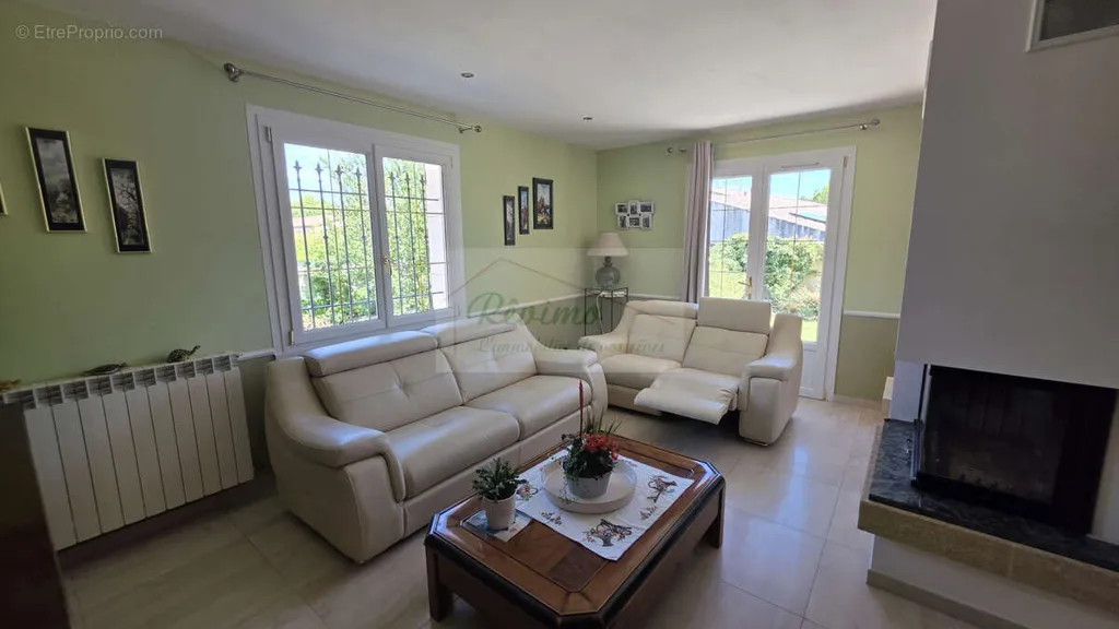 Elutuba - Traditional Villa with Pool in Galargues