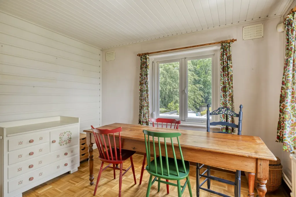 Söögituba - Free-Standing House with Garden in Breda
