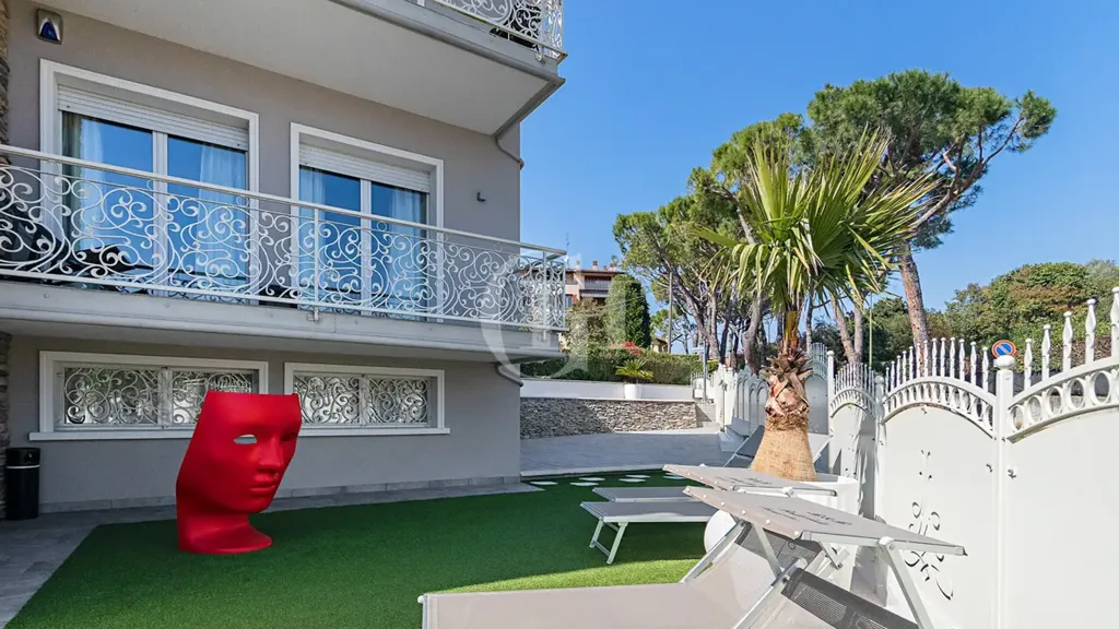 Terrasse - Luxury Villa with Heated Pool near Desenzano