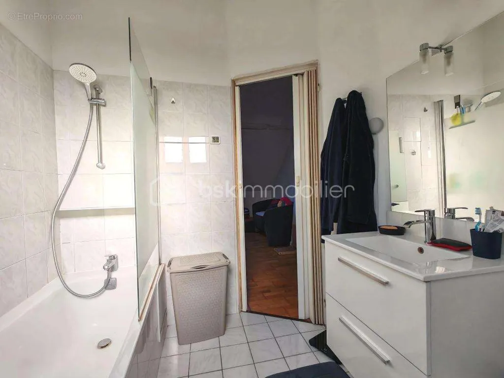 Salles de bain - Duplex de Charme en Hypercentre avec Vue Toits à Rebais