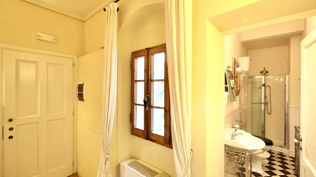Salles de bain - Ground Floor Flat with Central Heating in Florence