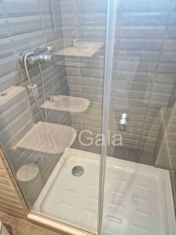 Vannitoad - Modernised Flat with South Light in Trafalgar