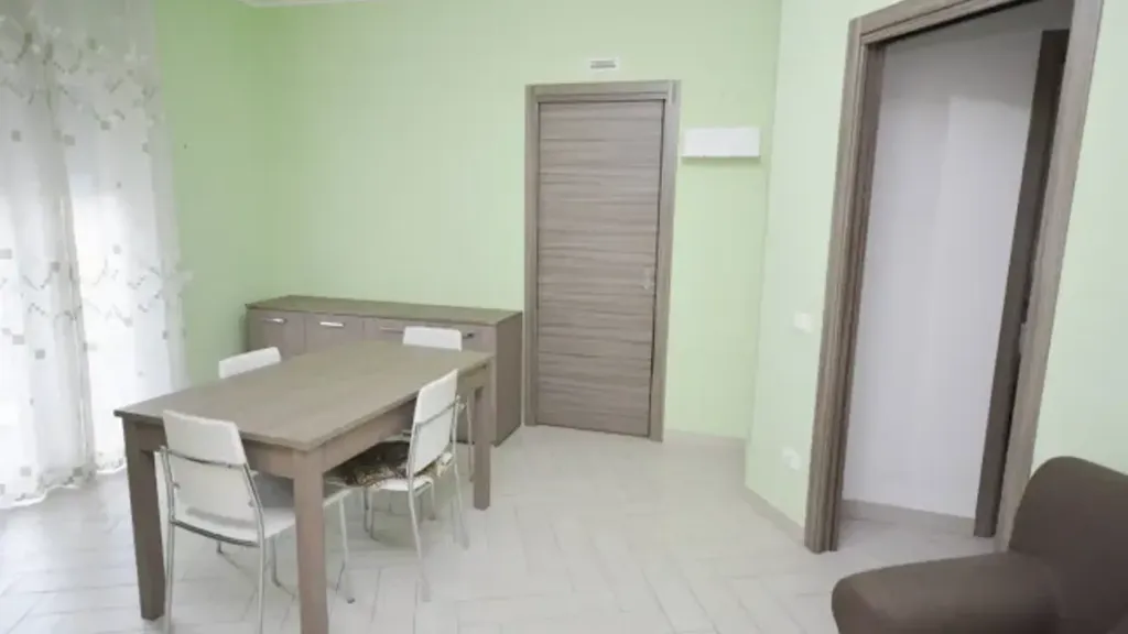 Söögituba - Apartment with Balcony in Rossano Centre