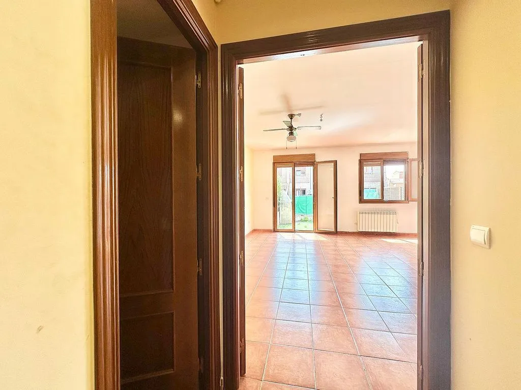 Entrée - Patio-Backed Chalet in Mejorada del Campo