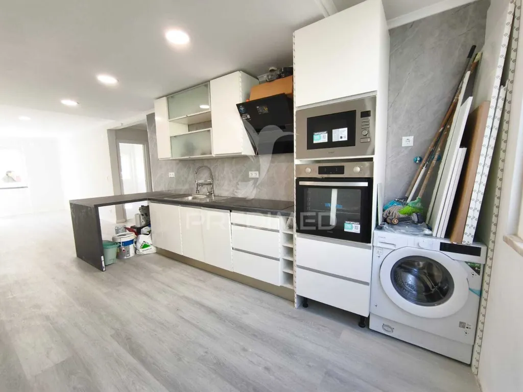 Cuisine - Remodelled T2 Apartment with Two Sunlit Fronts in Benfica