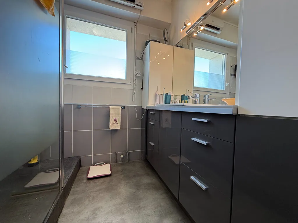 Salles de bain - Appartement T3 avec Balcon au Cœur de Croix de Vie