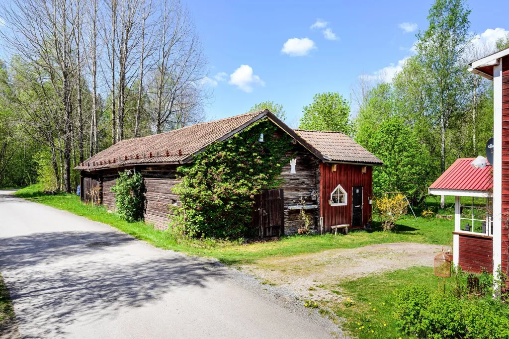 Välivaade - Villa with Barn and Garden in Sågmyra