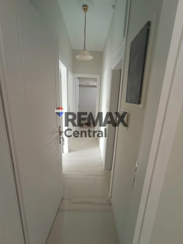 Entrée - Office for Rent with Solar Heating in Halandri