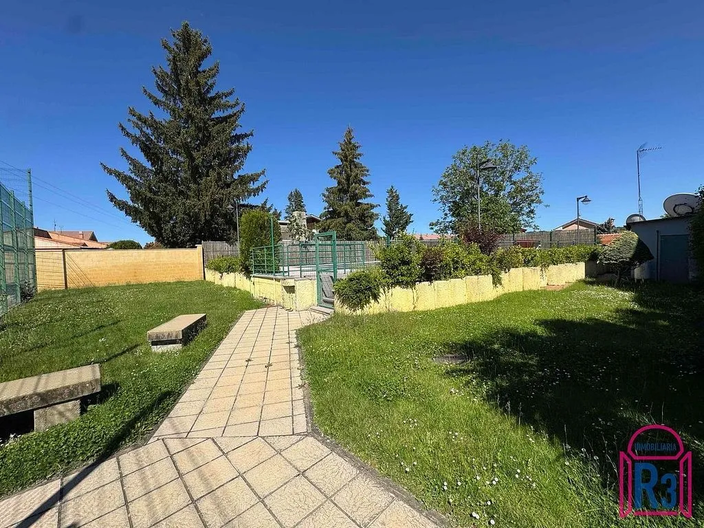 Aed - Semi-detached House with Pool in Villaquilambre