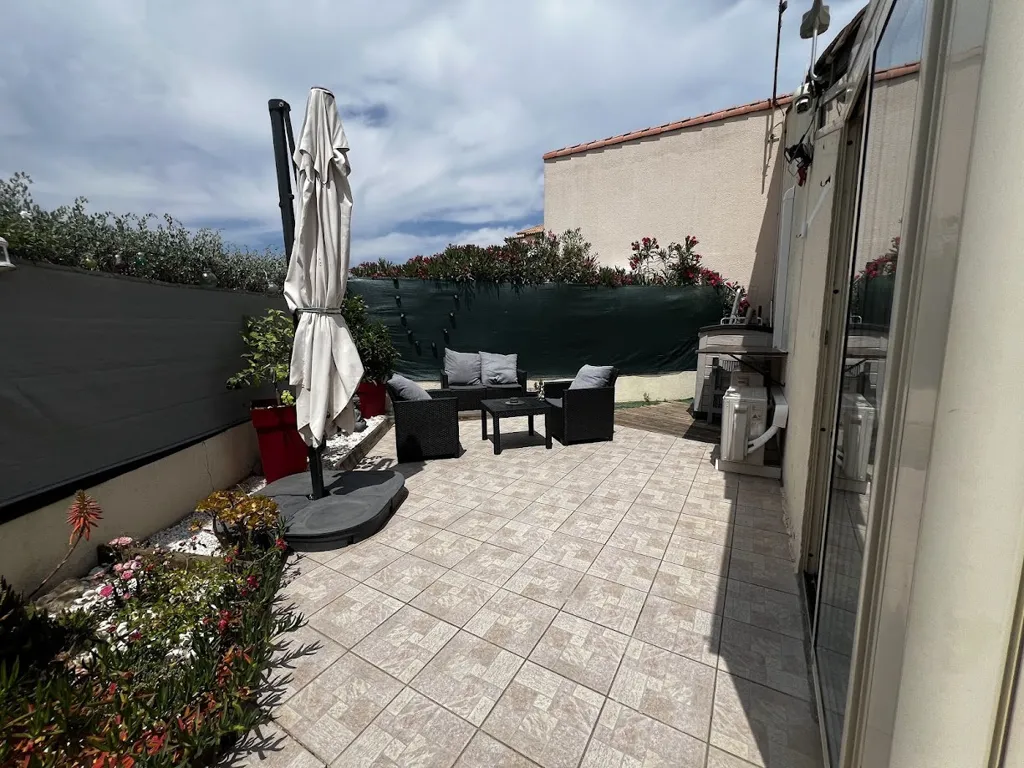 Terrasse - Pavillon avec Piscine et Tennis dans Résidence Sécurisée