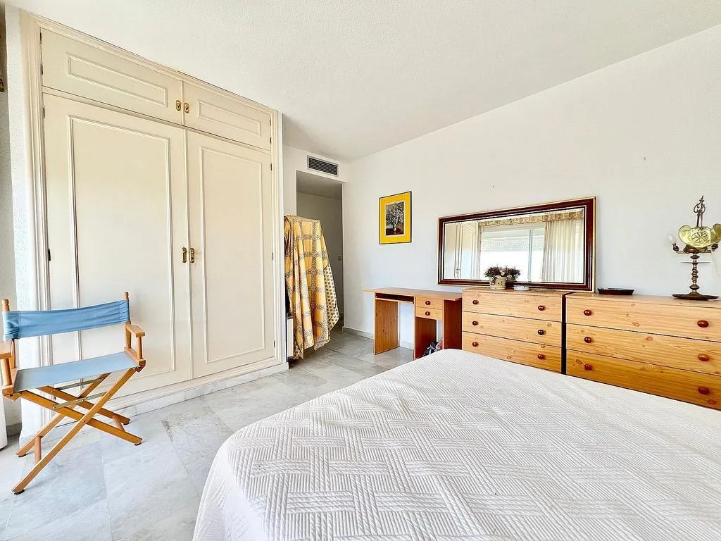 Chambres - Semi-detached House with Pool on National Road