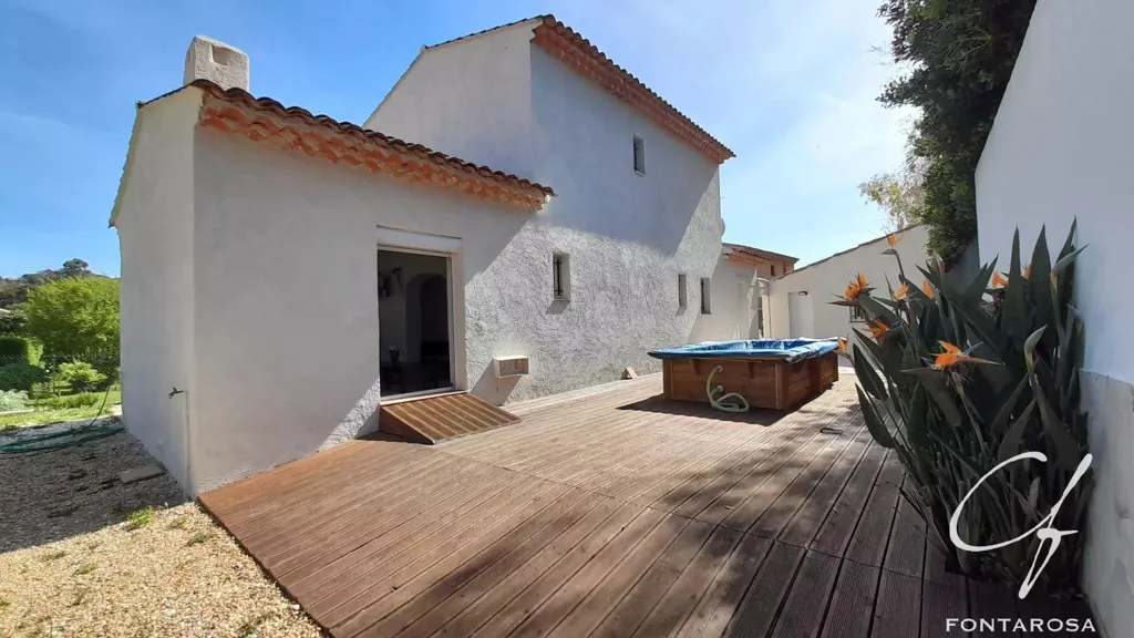Terrace - Renovated Villa with Garden in Sainte-Maxime