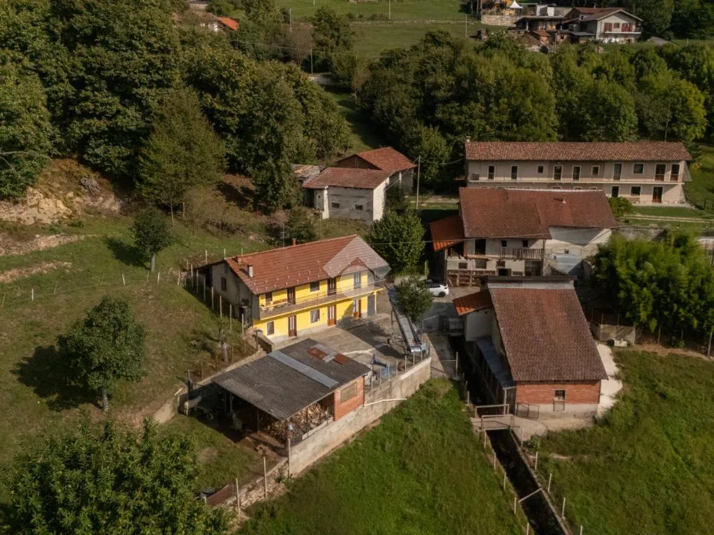 Õhuvaade - Independent House with Panoramic View in Rifreddo