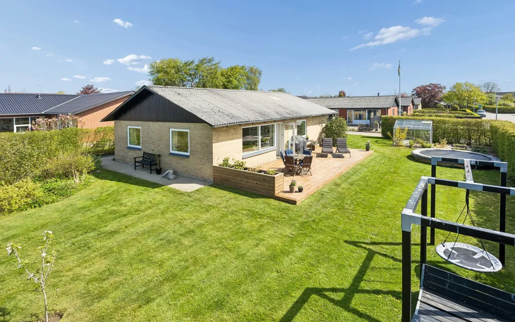 Aed - Modernised Villa with Garden in Mejrup