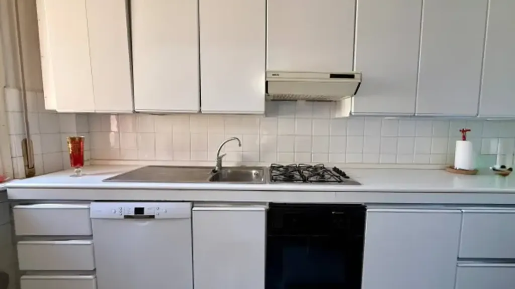 Cuisine - Panoramic Apartment with Balcony in Voghera Centre