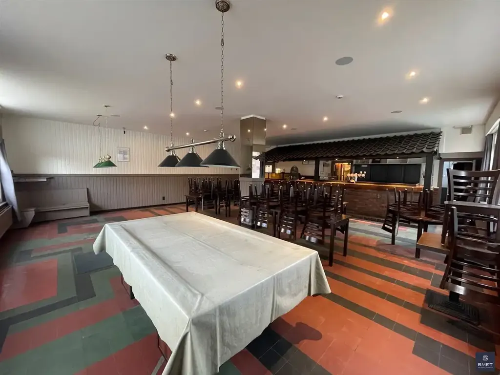 Sala da pranzo - Commercial Space with Potential in Top Location