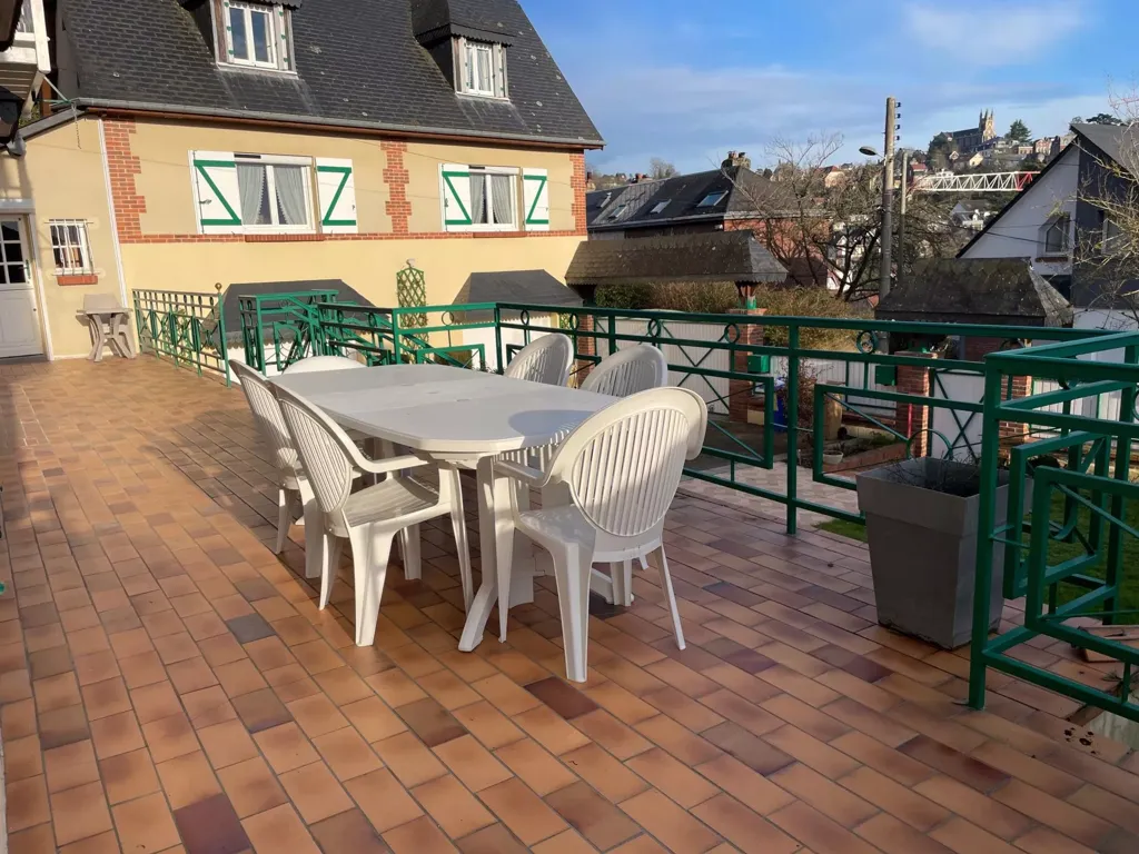 Terrazza - Unique Two-Building House in Jouvenet, Rouen