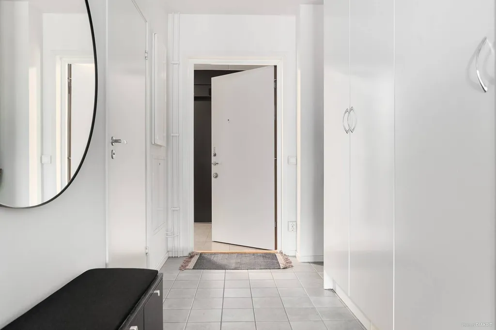 Entrée - Modern Flat with Lift in Central Enköping