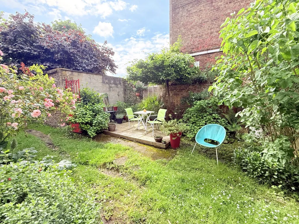 Jardin - Maison Ancienne avec Jardin dans le Centre de Rouen