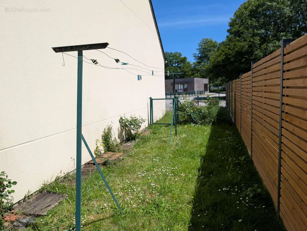 Aed - House with Garden in Meucon Centre