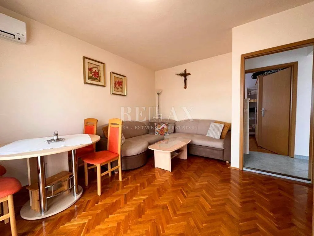 Séjour - Apartment with Private Garden in Crikvenica Centre