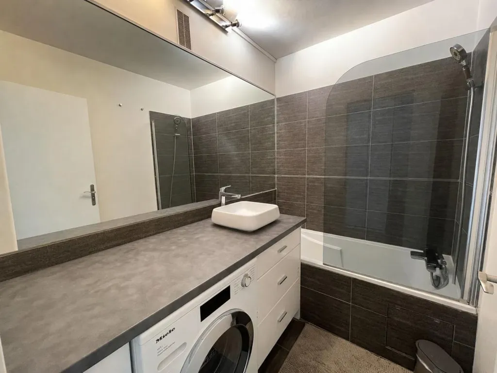 Salles de bain - Appartement Rénové avec Vue sur Marne à Paris