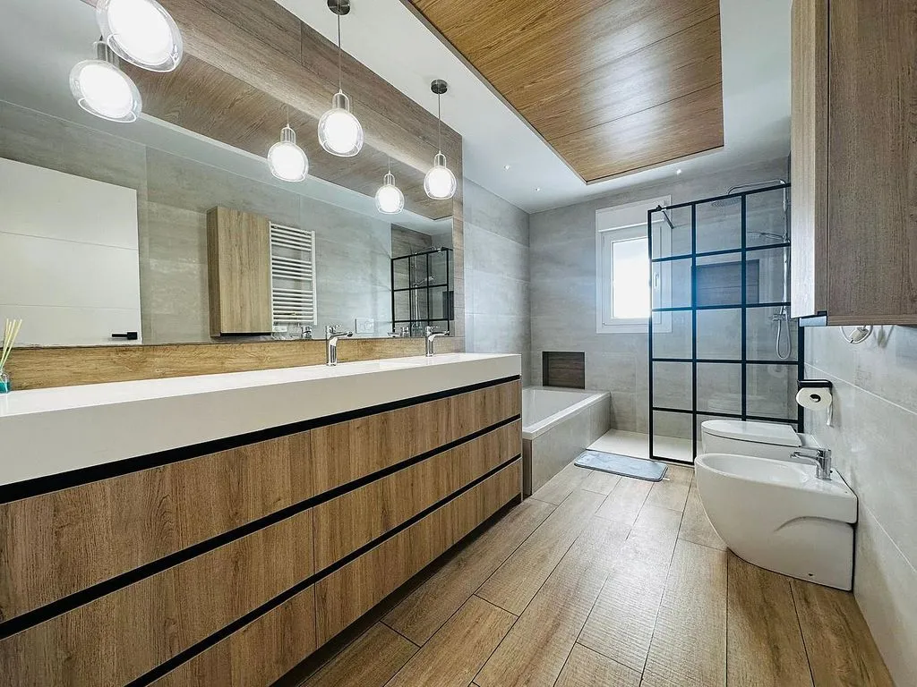 Salles de bain - Villa with Pool and Apartments in Elda