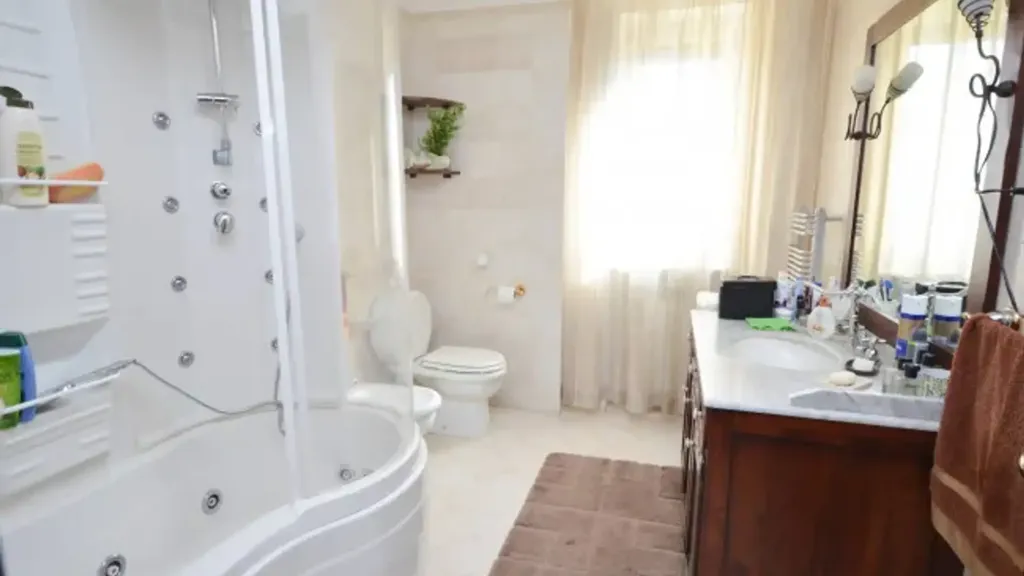 Salles de bain - Spacious Apartment with Panoramic View in Rossano