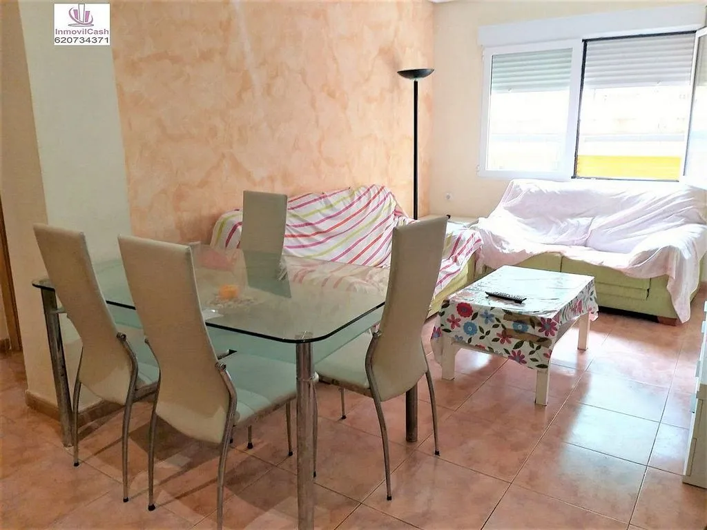 Salle à manger - Furnished Flat with Patio in Florida Alta