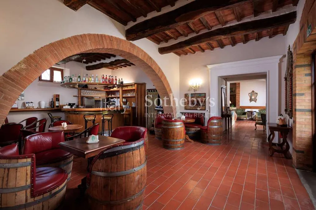 Pièces - Historic Estate with Vineyards in Chianti