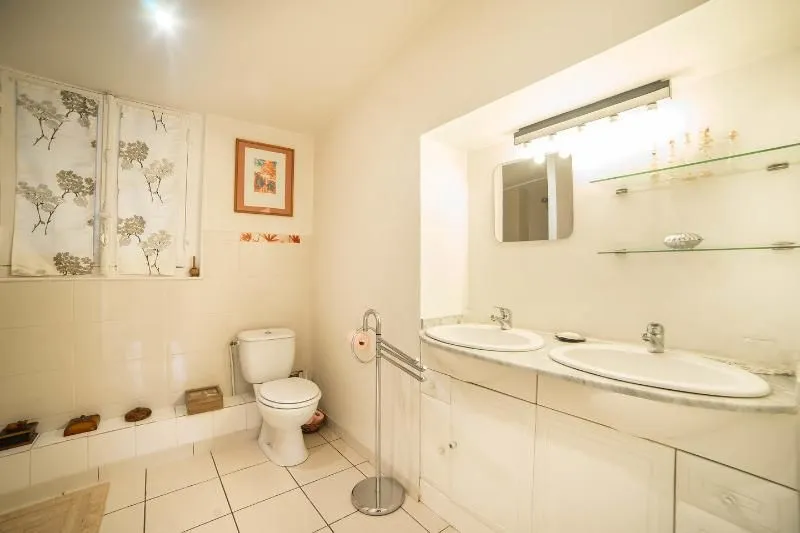 Vannitoad - Student-Friendly Room with Kitchen in Paris 15
