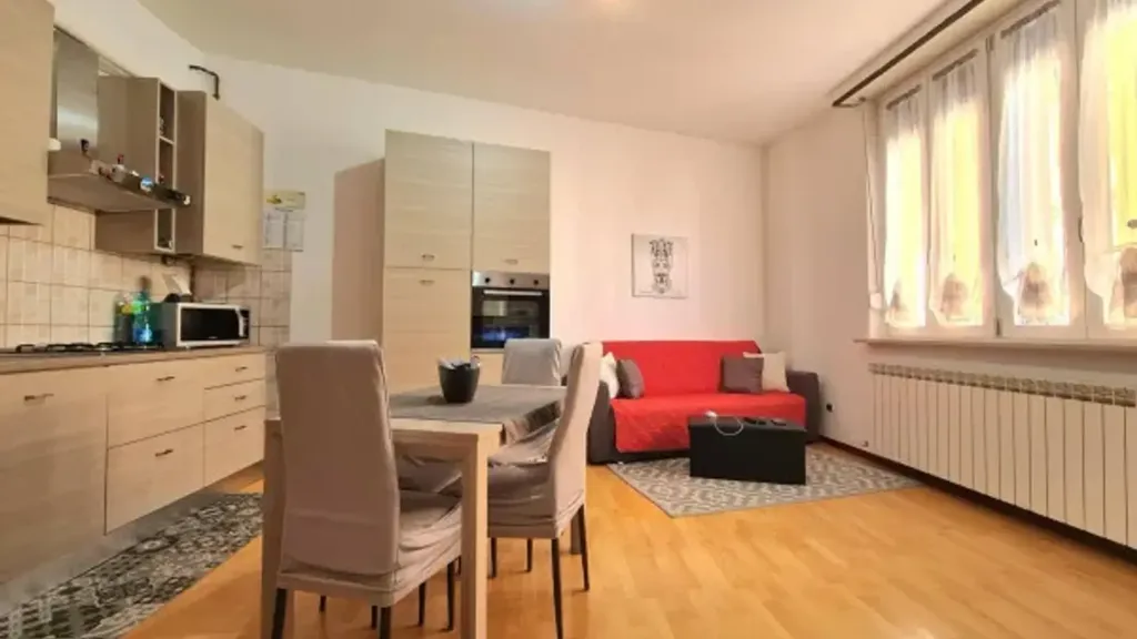 Soggiorno - Appartamento ristrutturato con balcone a Legnano