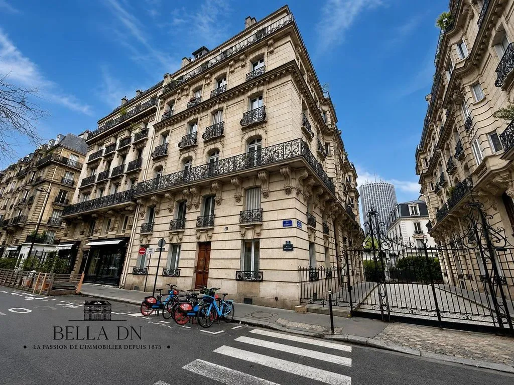 Exterior - Office Space in Haussmannian Building, Paris 17