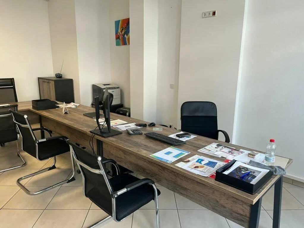 Kabinet - Commercial Space with High Visibility in Dommeldange