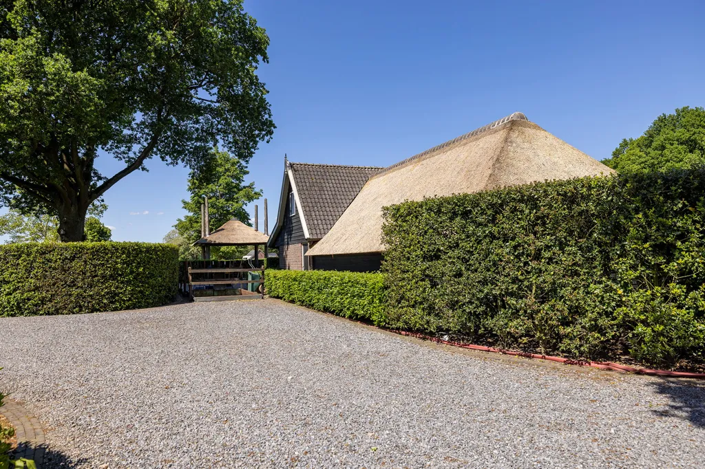 Esterno - Rietgedekt Landhuis with Pool in Hierden