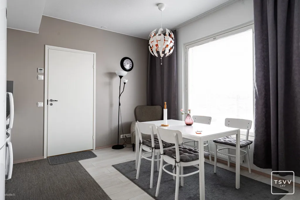 Salle à manger - Bright Studio with Balcony in Turku City Centre