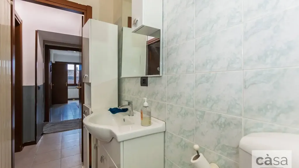 Salles de bain - Semi-detached Apartment with Balcony in Malnate