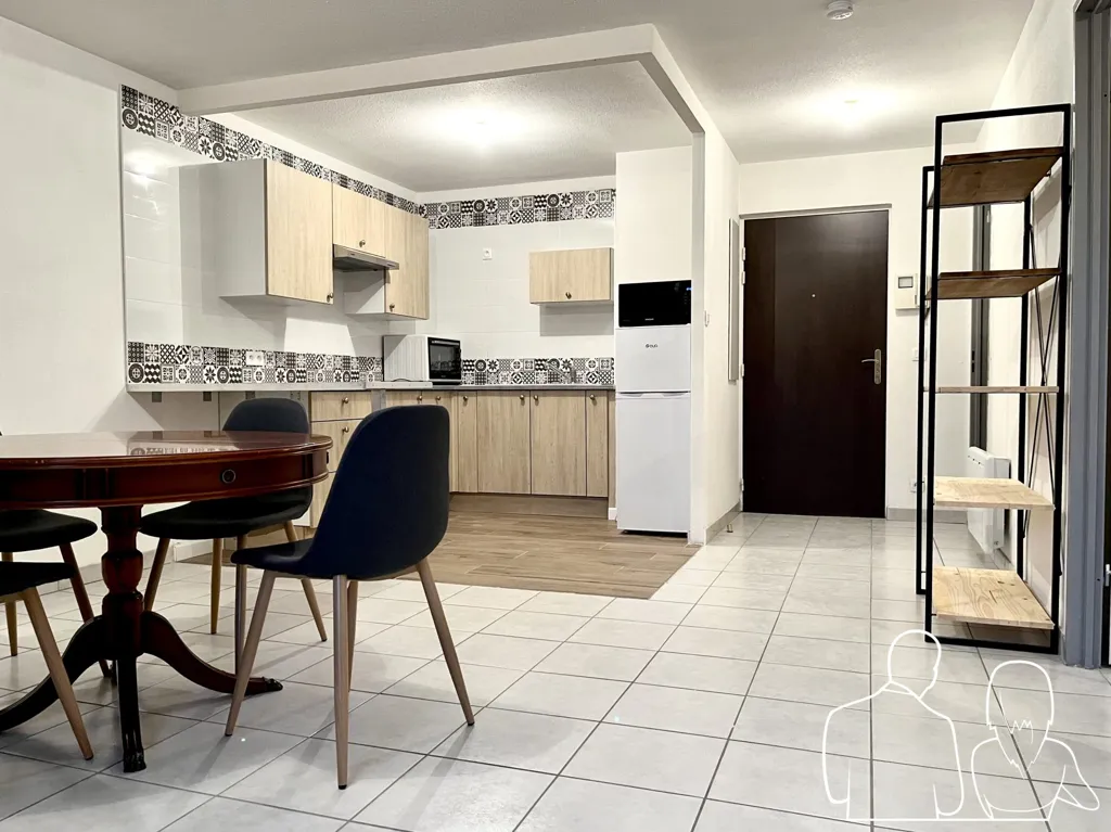Salle à manger - Appartement Meublé T2 avec Ascenseur au Centre de Beuzeville