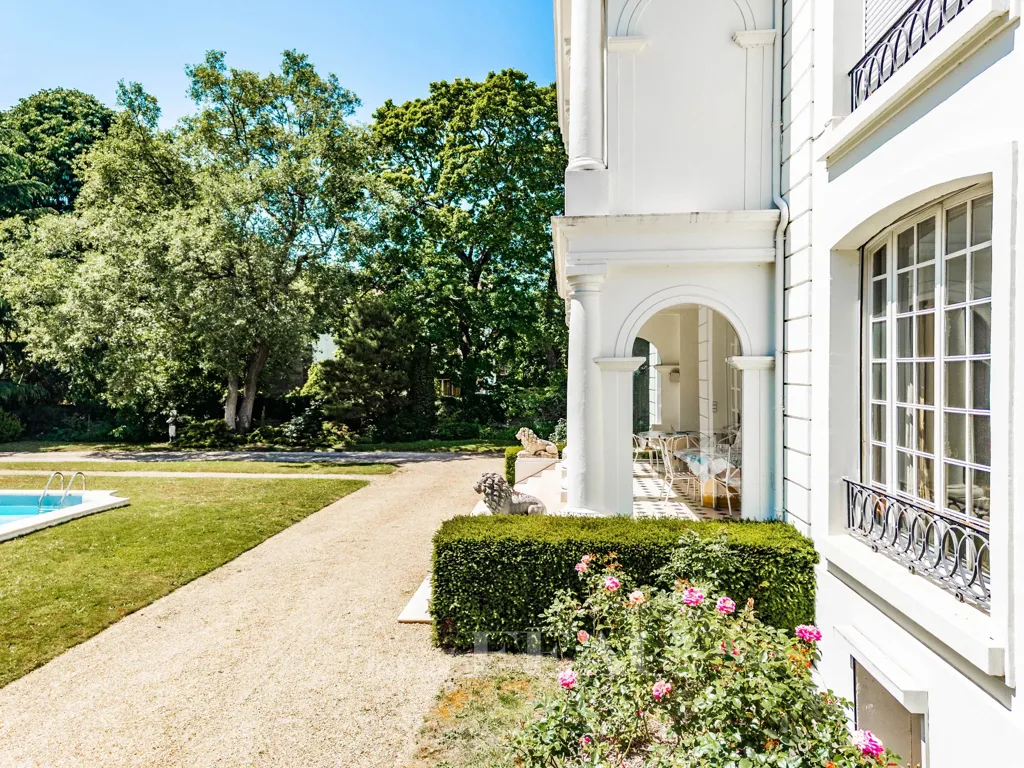 Bassein - Néo-Classical Villa with Park in Le Vésinet